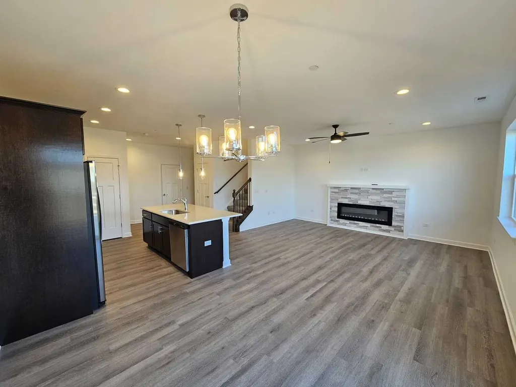 334 North Masters Drive Addison IL 60101