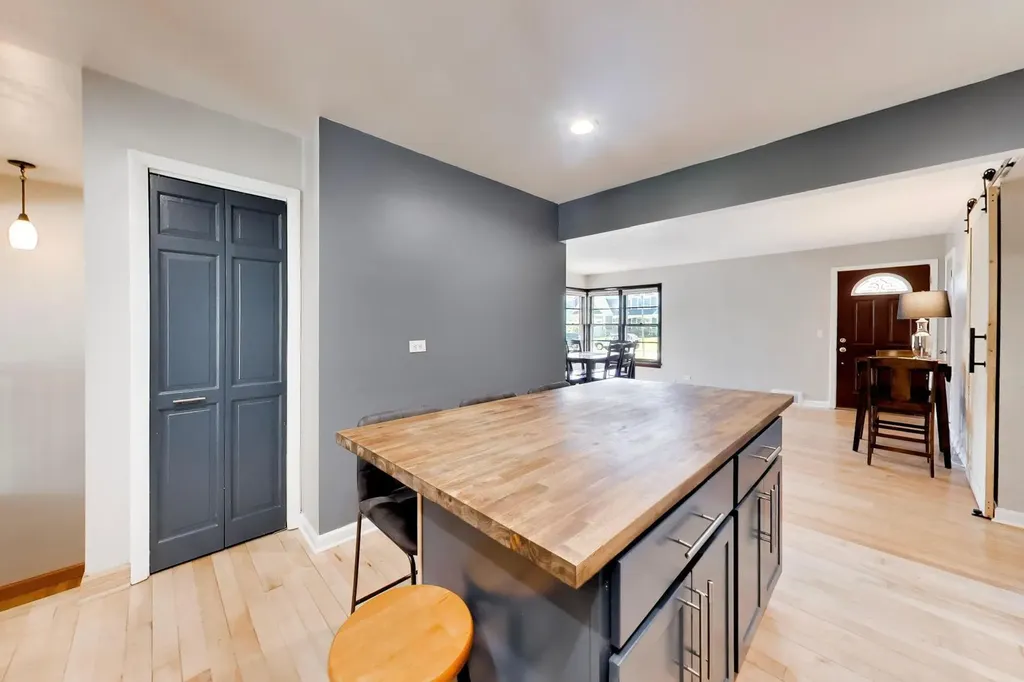 479 North Elm Avenue Elmhurst IL 60126
