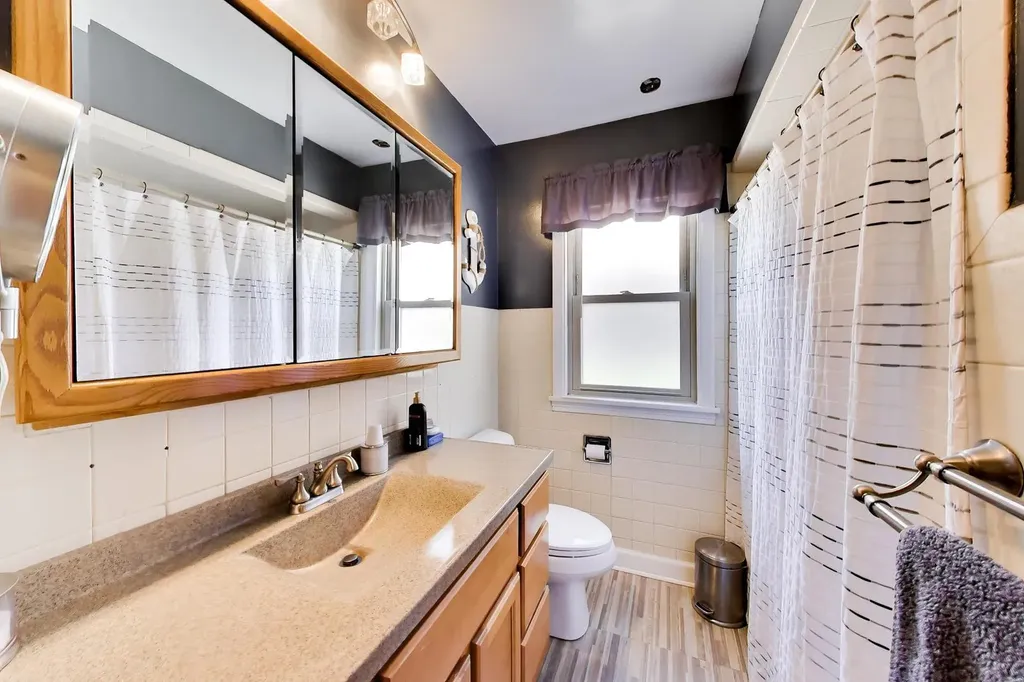 479 North Elm Avenue Elmhurst IL 60126