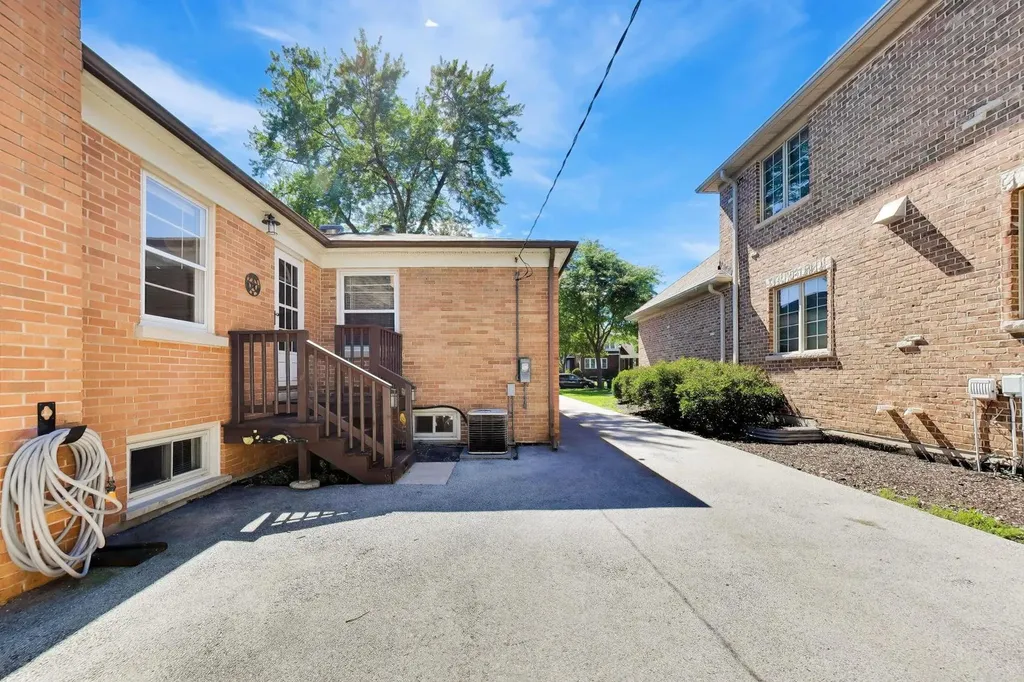 479 North Elm Avenue Elmhurst IL 60126