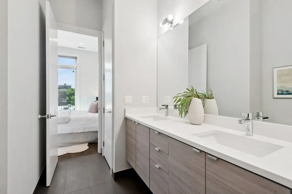 854 North May Street Chicago IL 60642