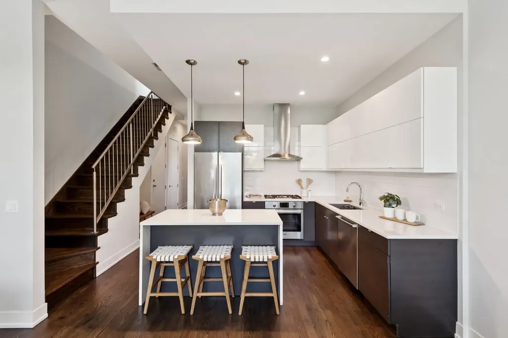 854 North May Street Chicago IL 60642