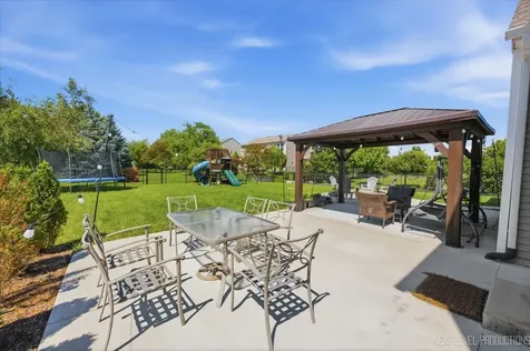 2427 Emerald Lane Yorkville IL 60560