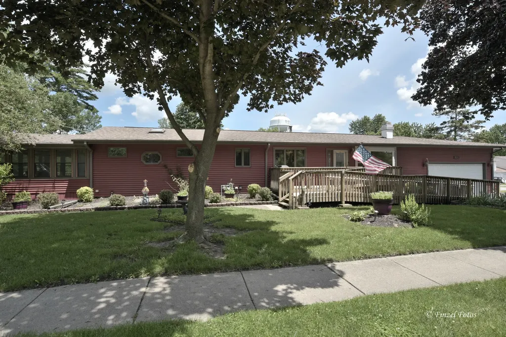 614 North Lillian Street Mchenry IL 60050