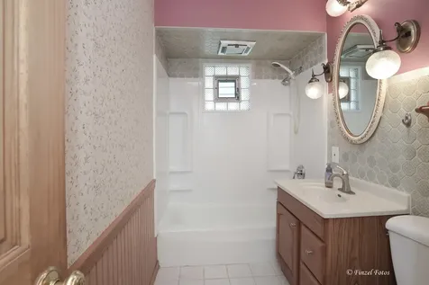 614 North Lillian Street Mchenry IL 60050