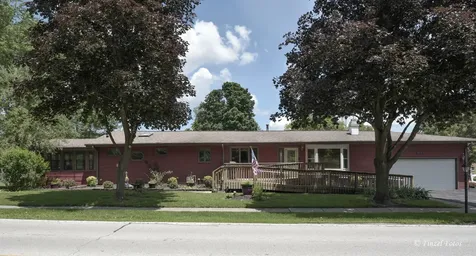 614 North Lillian Street Mchenry IL 60050