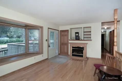 614 North Lillian Street Mchenry IL 60050