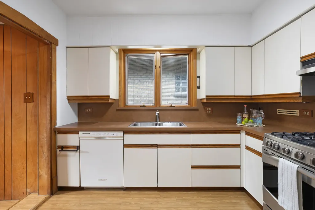 6705 North Olympia Avenue N Chicago IL 60631