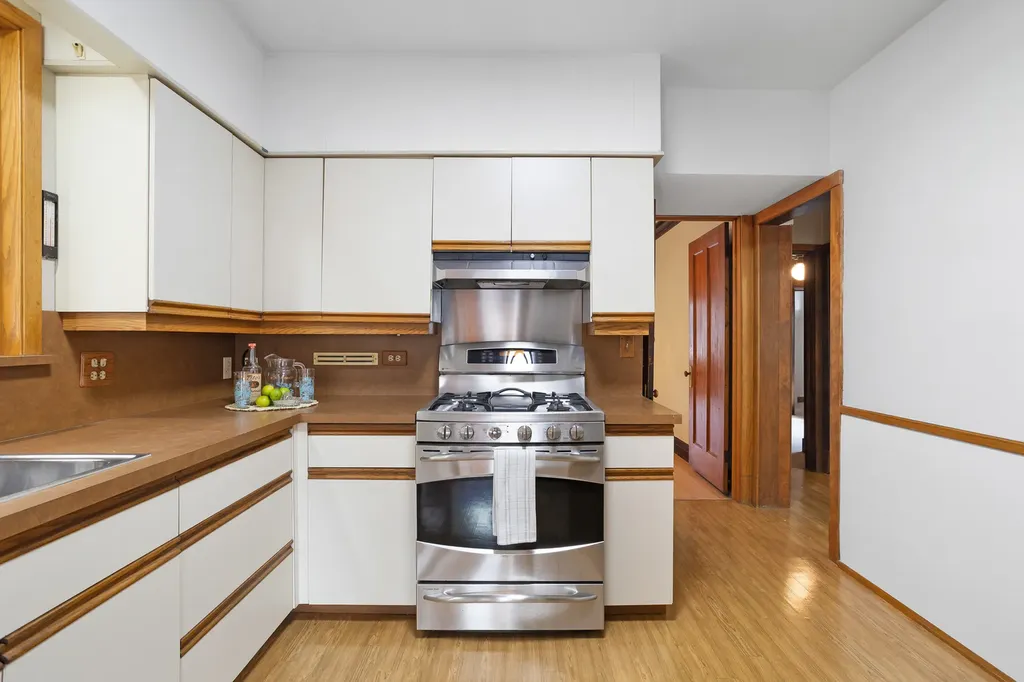 6705 North Olympia Avenue N Chicago IL 60631