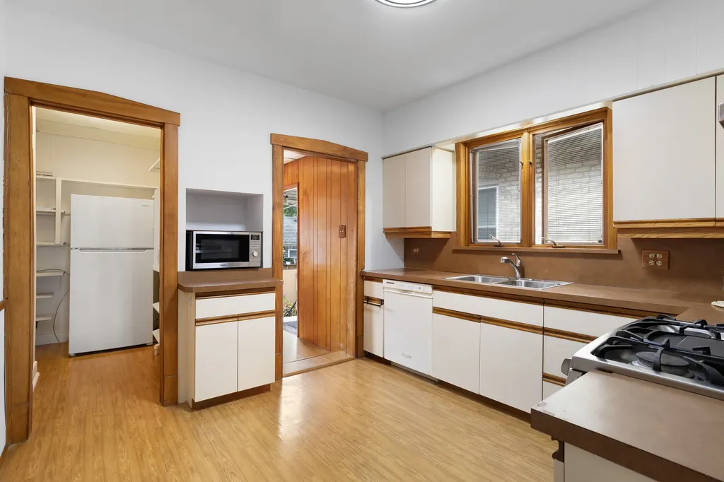 6705 North Olympia Avenue N Chicago IL 60631
