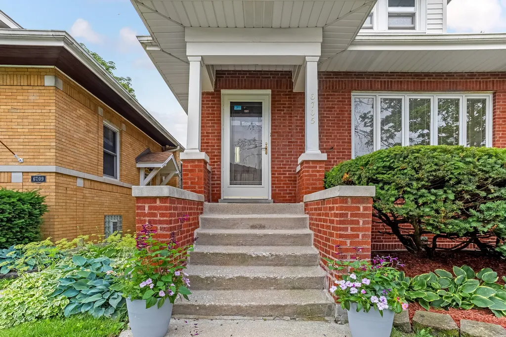 6705 North Olympia Avenue N Chicago IL 60631