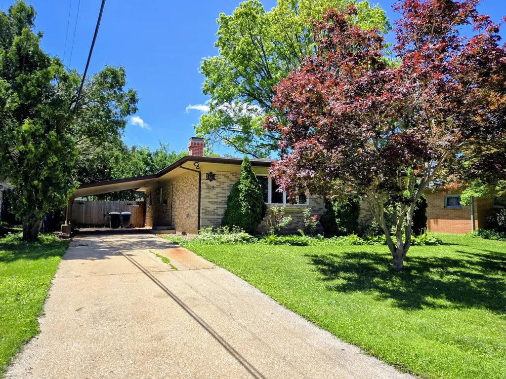 909 East Burkwood Drive Urbana IL 61801
