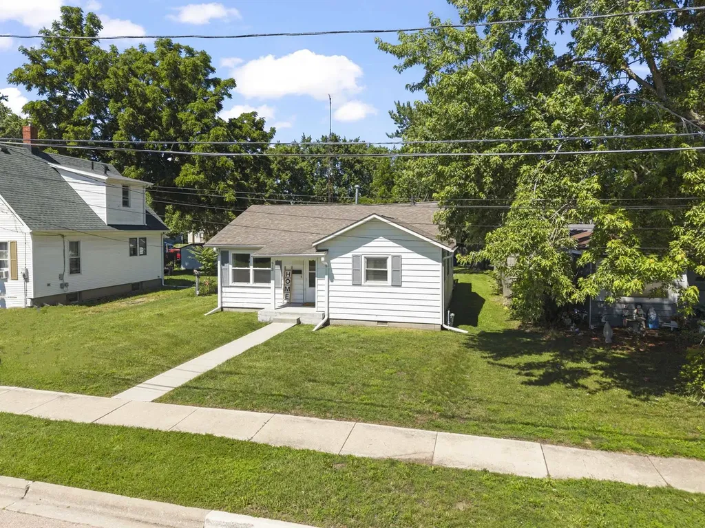 913 North 15th Street Dekalb IL 60115