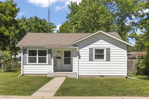 913 North 15th Street Dekalb IL 60115