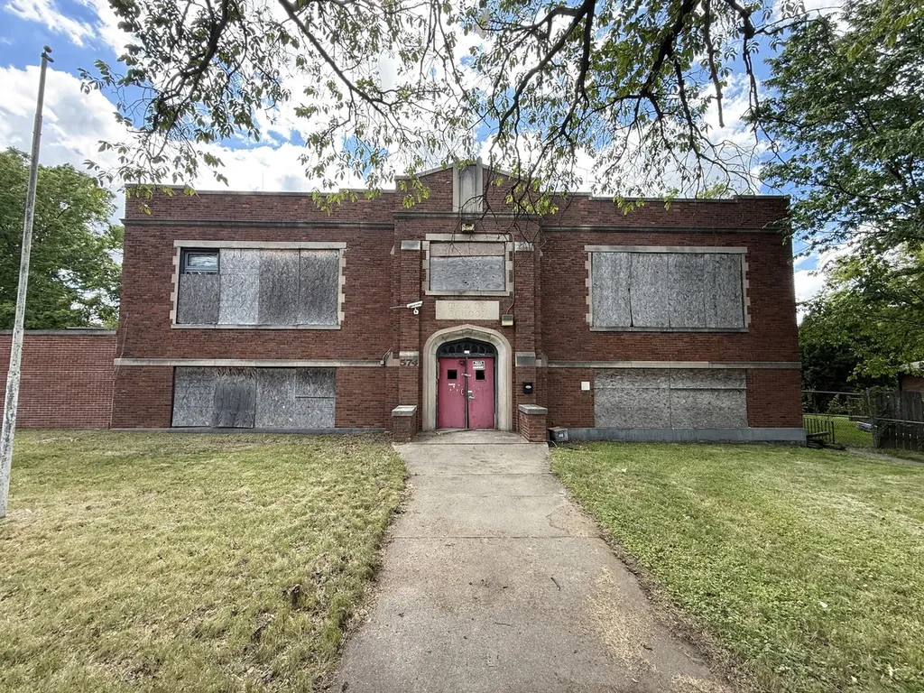 574 South Mcalister Avenue Waukegan IL 60085