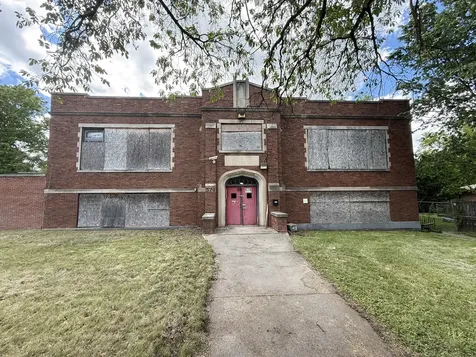574 South Mcalister Avenue Waukegan IL 60085