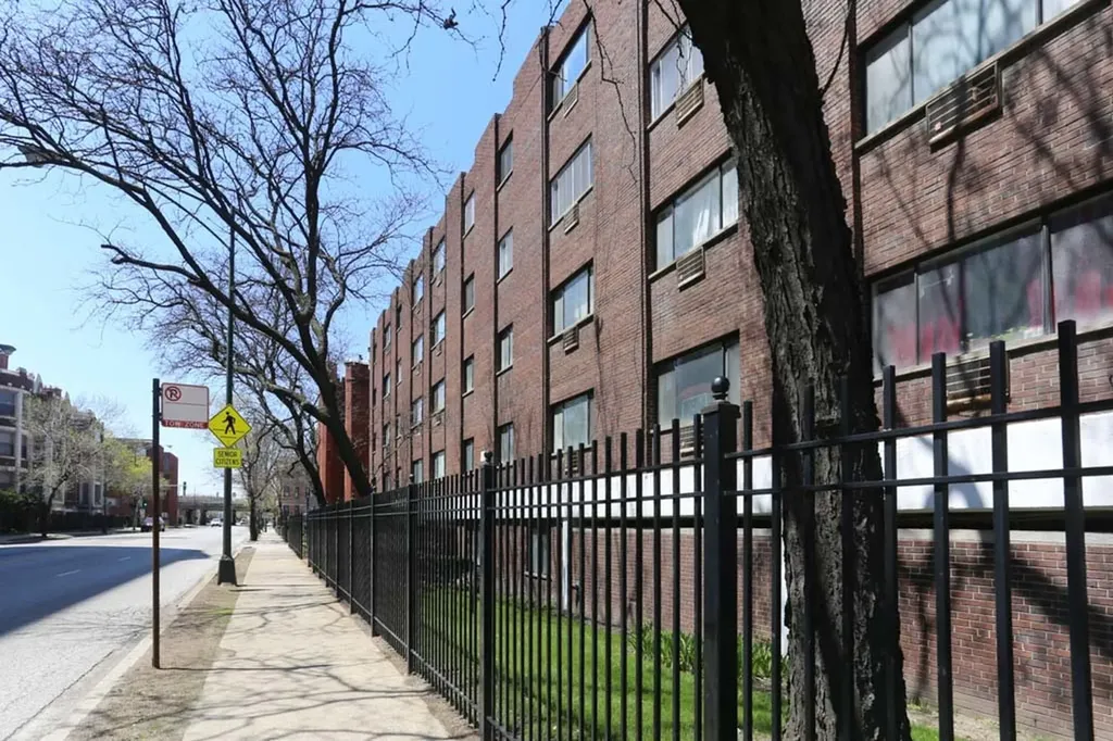 1040 West Hollywood Avenue Chicago IL 60660