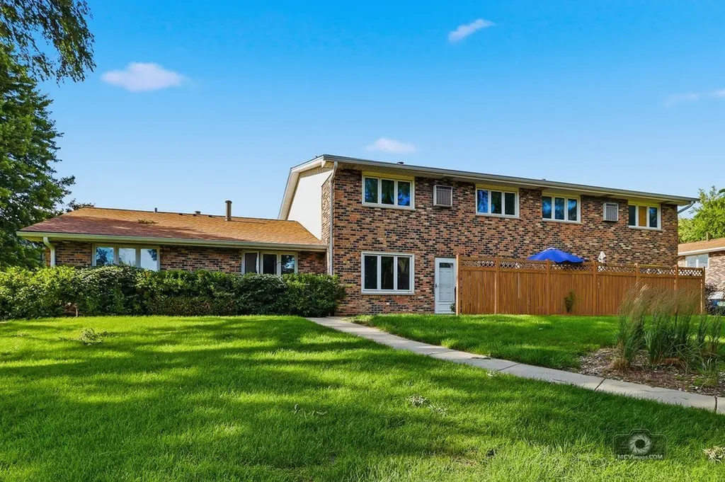 1905 Rosewood Court Darien IL 60561