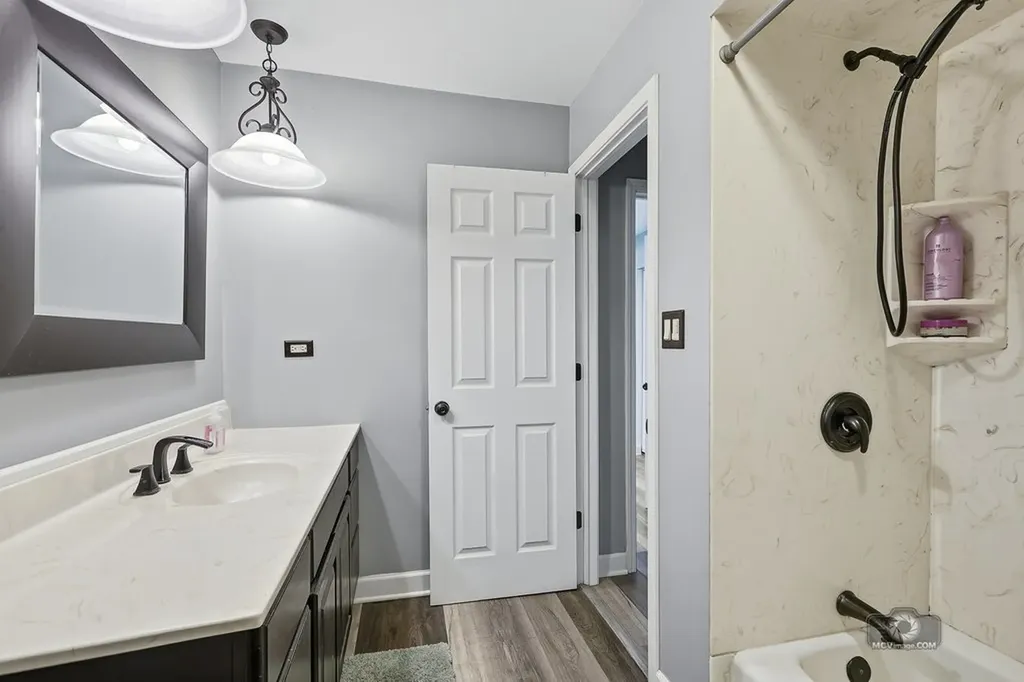 1905 Rosewood Court Darien IL 60561