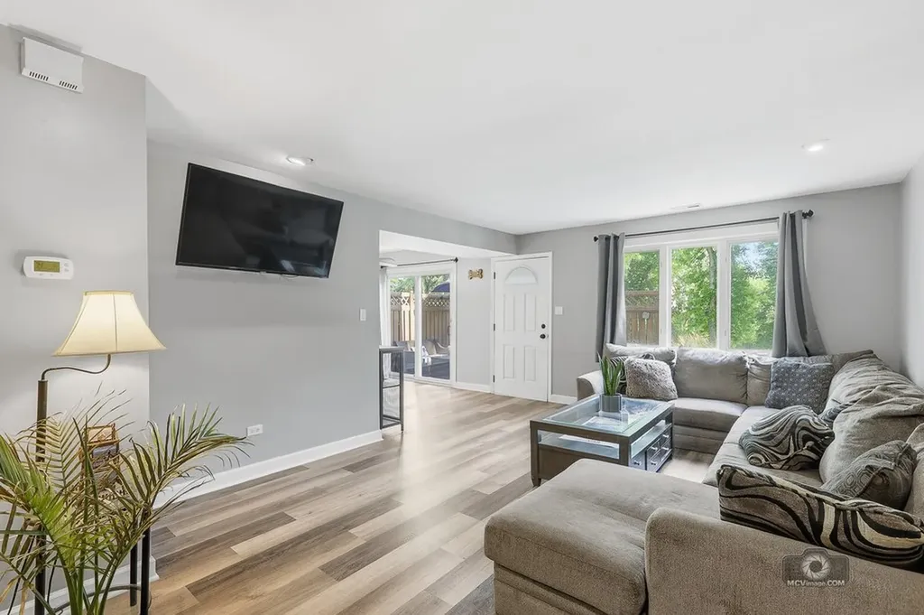 1905 Rosewood Court Darien IL 60561