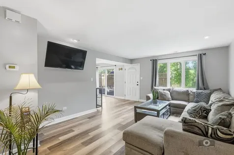 1905 Rosewood Court Darien IL 60561