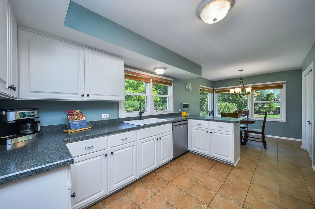 588 Williamsburg Road Glen Ellyn IL 60137