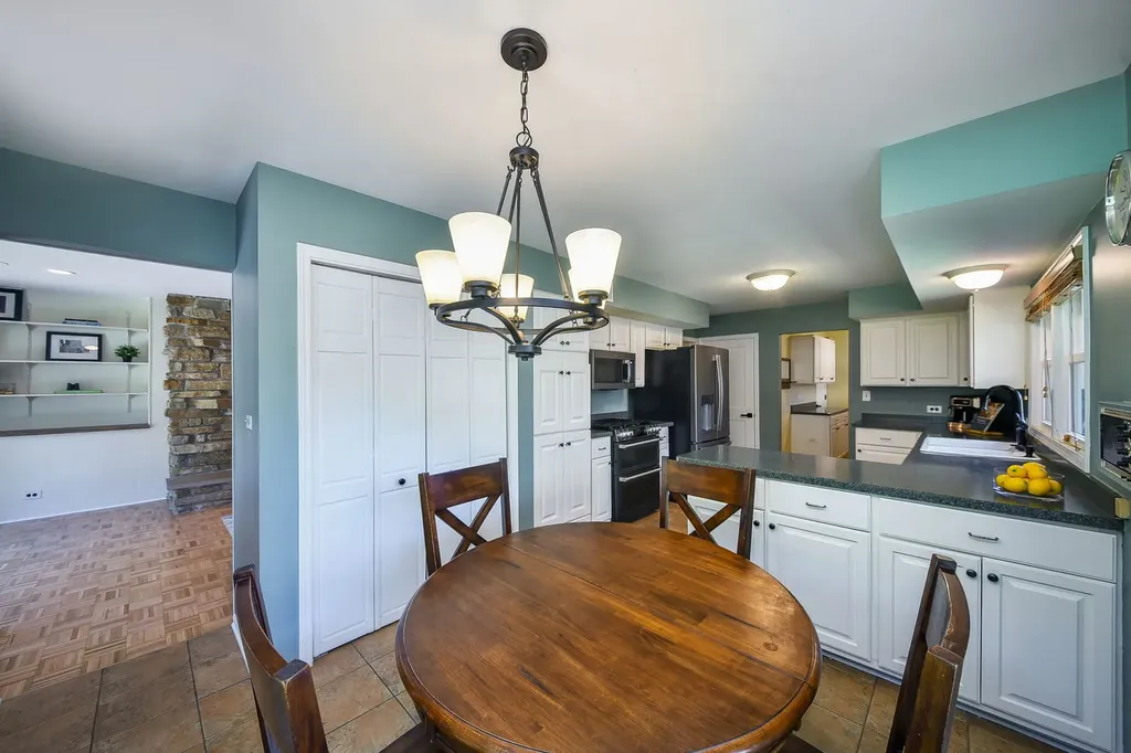 588 Williamsburg Road Glen Ellyn IL 60137
