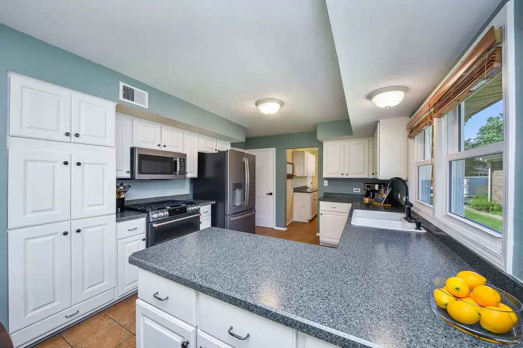 588 Williamsburg Road Glen Ellyn IL 60137