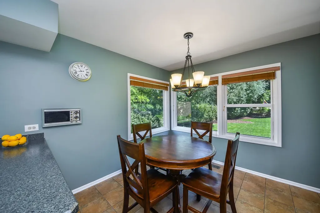 588 Williamsburg Road Glen Ellyn IL 60137