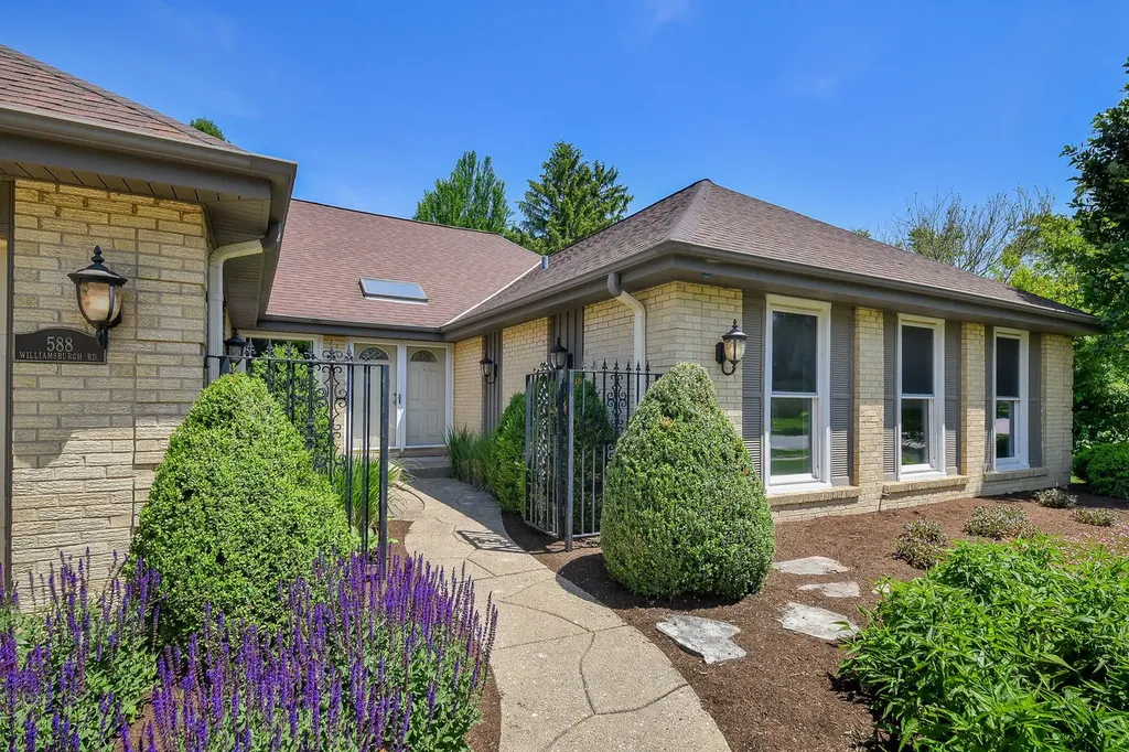 588 Williamsburg Road Glen Ellyn IL 60137