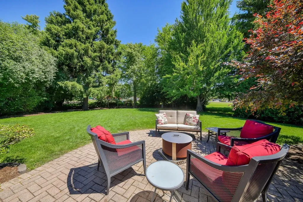 588 Williamsburg Road Glen Ellyn IL 60137