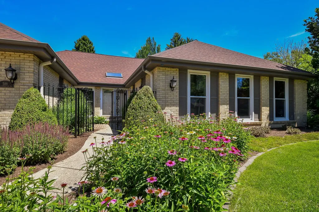 588 Williamsburg Road Glen Ellyn IL 60137