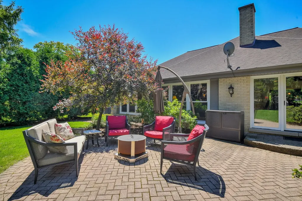 588 Williamsburg Road Glen Ellyn IL 60137