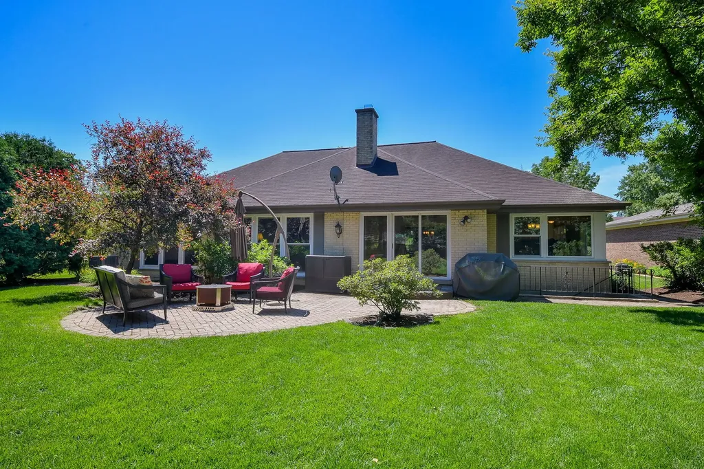 588 Williamsburg Road Glen Ellyn IL 60137