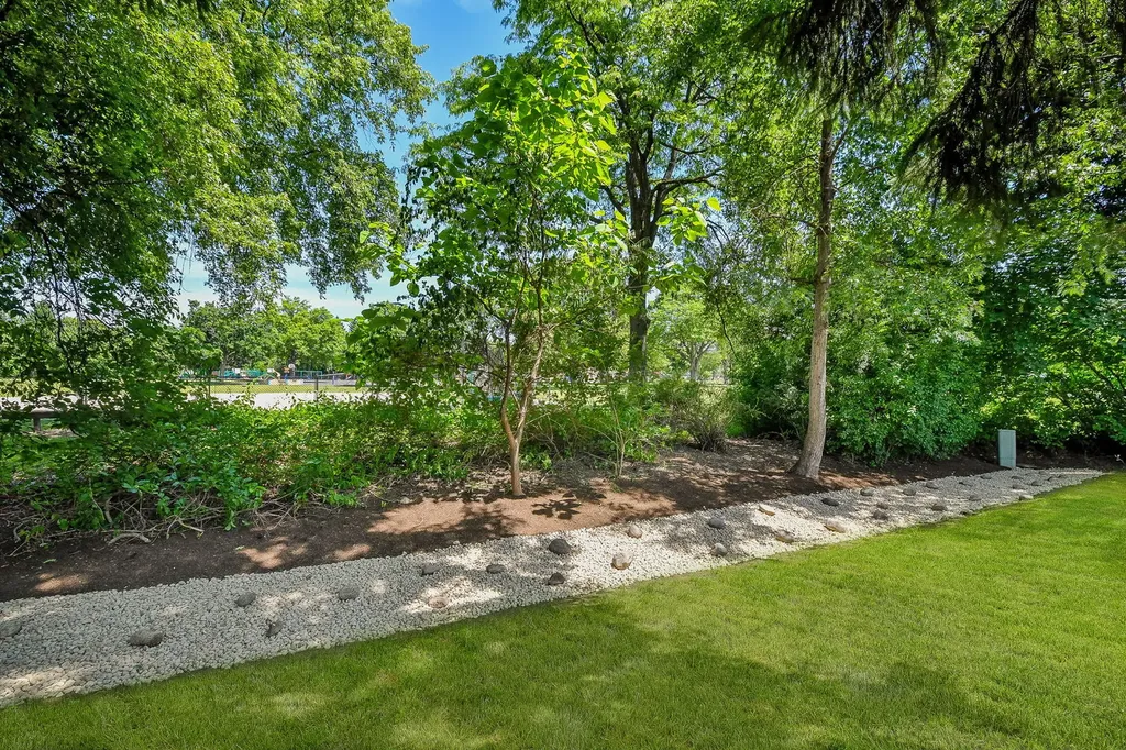 588 Williamsburg Road Glen Ellyn IL 60137
