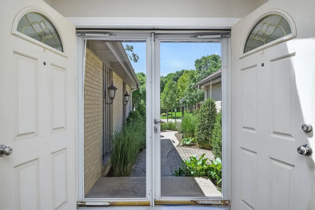 588 Williamsburg Road Glen Ellyn IL 60137