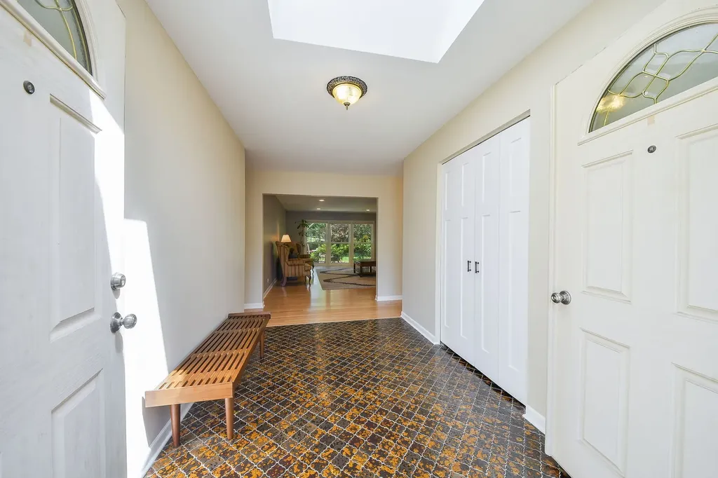 588 Williamsburg Road Glen Ellyn IL 60137