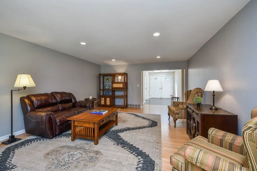 588 Williamsburg Road Glen Ellyn IL 60137