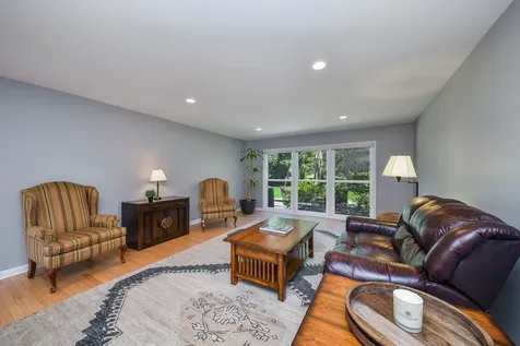 588 Williamsburg Road Glen Ellyn IL 60137