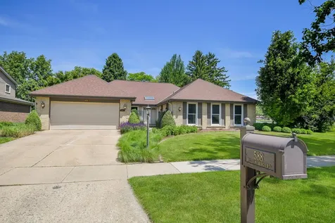 588 Williamsburg Road Glen Ellyn IL 60137