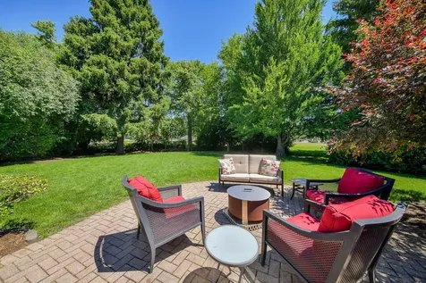 588 Williamsburg Road Glen Ellyn IL 60137