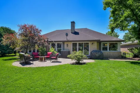 588 Williamsburg Road Glen Ellyn IL 60137