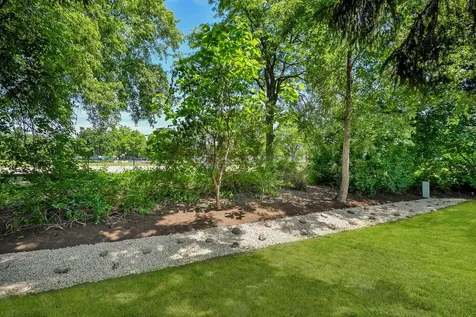 588 Williamsburg Road Glen Ellyn IL 60137