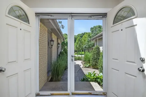 588 Williamsburg Road Glen Ellyn IL 60137