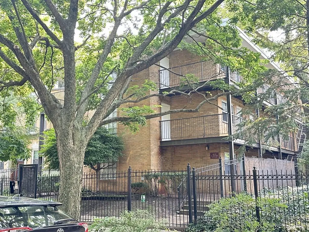 4610 North Dover Street Chicago IL 60640