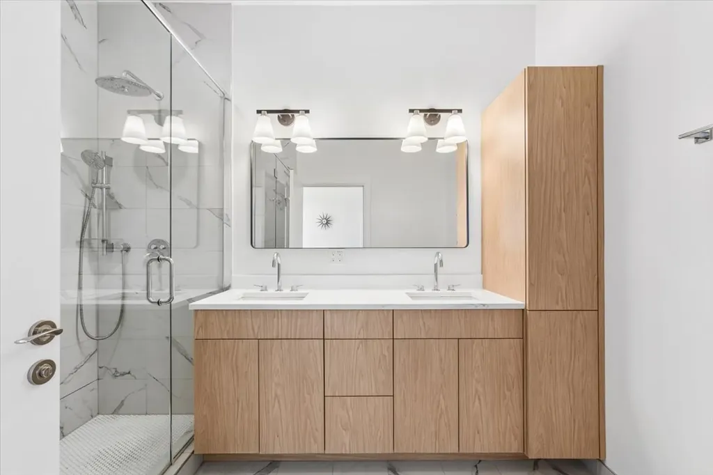 4939 North Damen Avenue Chicago IL 60625