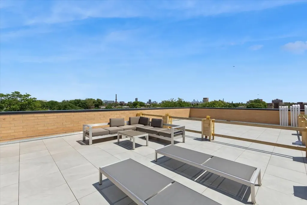 4939 North Damen Avenue Chicago IL 60625