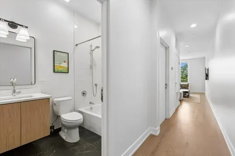 4939 North Damen Avenue Chicago IL 60625