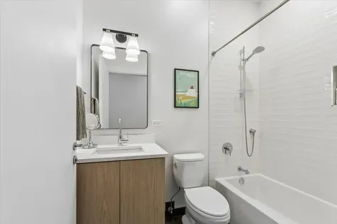 4939 North Damen Avenue Chicago IL 60625
