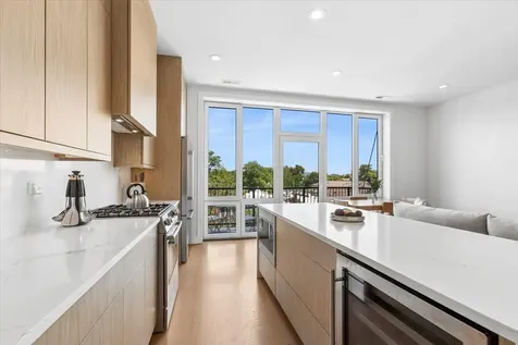 4939 North Damen Avenue Chicago IL 60625